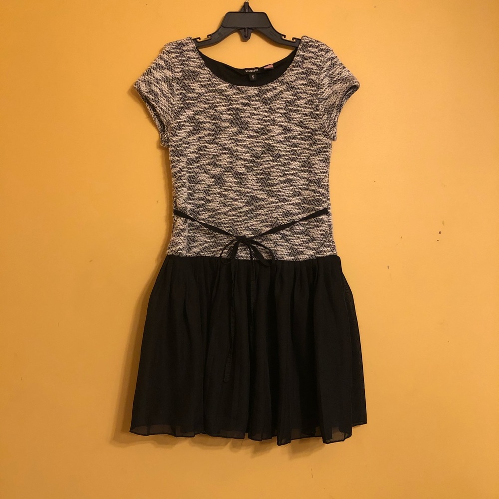 4/$10 Zunie Girl’s Dress